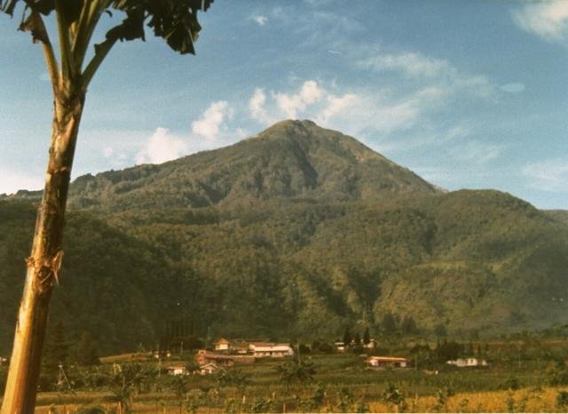 Gunung Indonesia yang Cocok Untuk Olahraga Sepeda Ekstrim